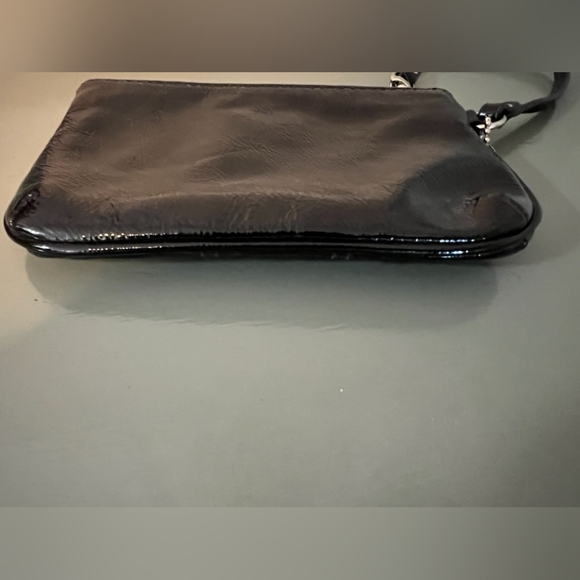 Coach patent leather wristlet - Picture 4 of 5